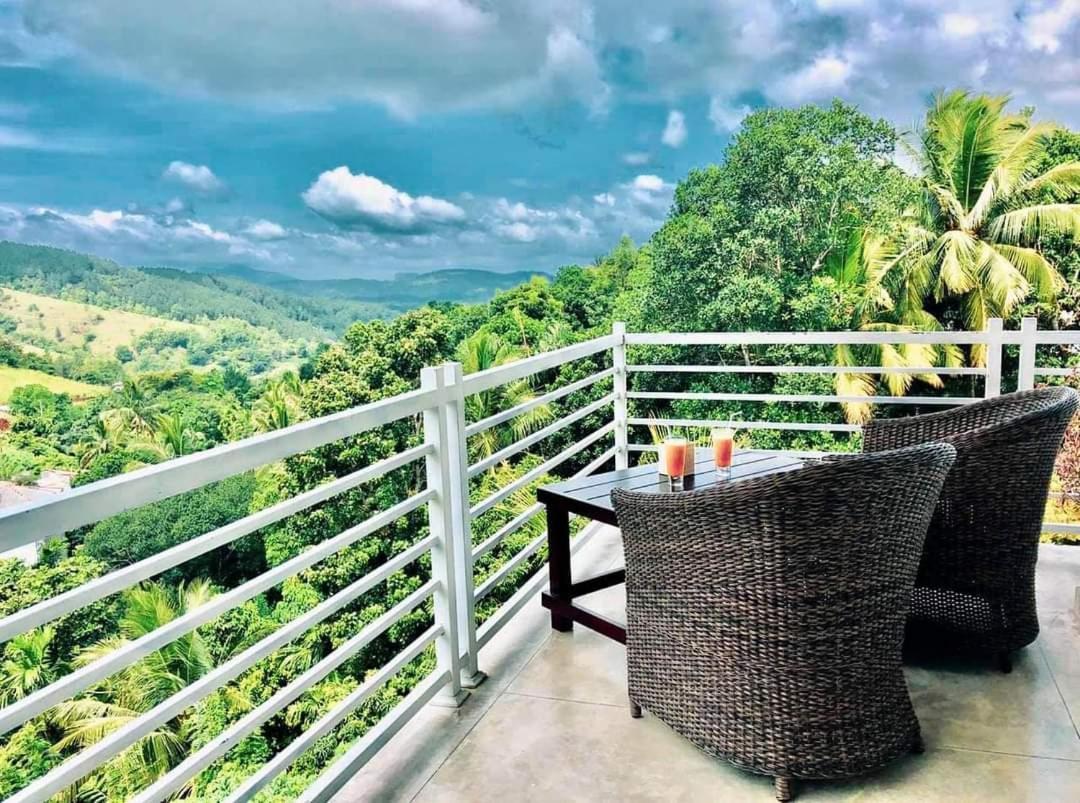 Hillcrest Villa Перадения Екстериор снимка