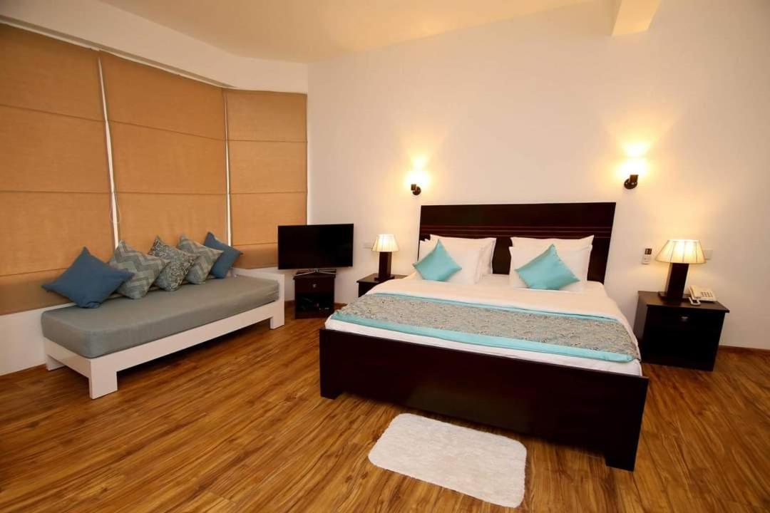 Hillcrest Villa Перадения Екстериор снимка