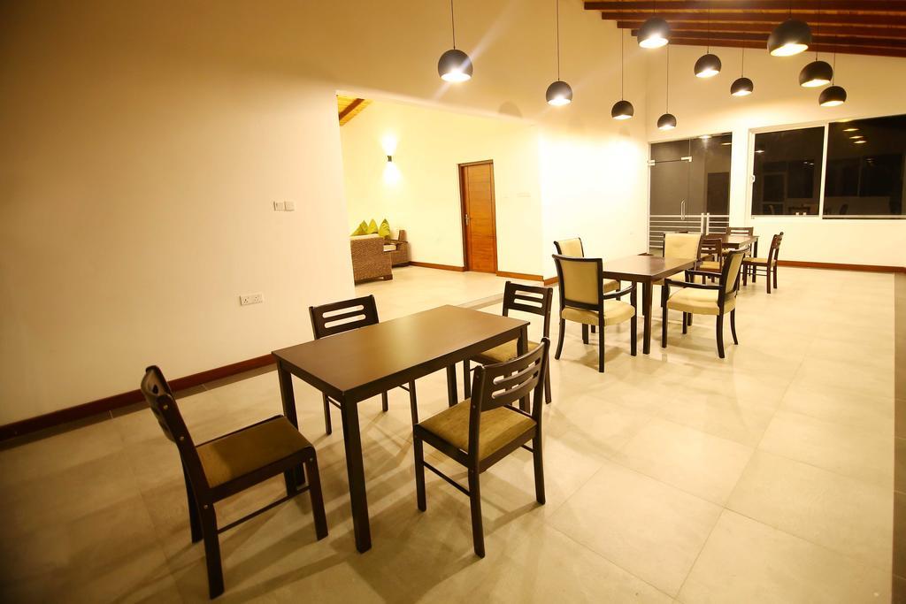 Hillcrest Villa Перадения Екстериор снимка