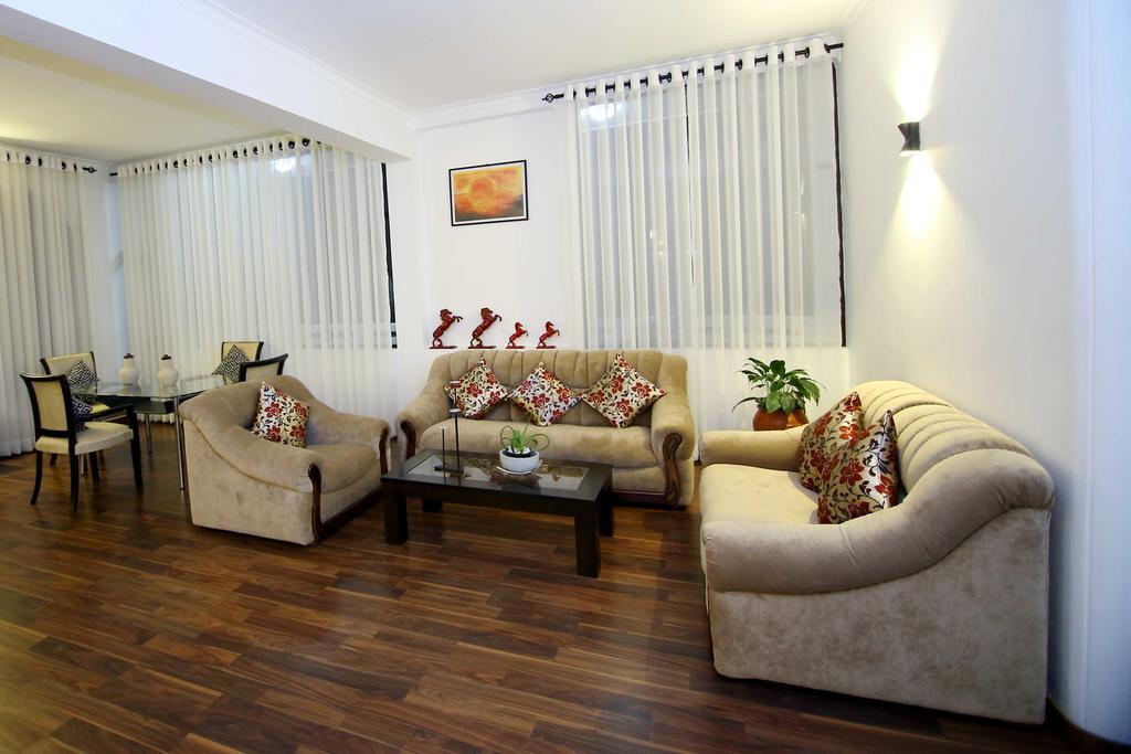 Hillcrest Villa Перадения Екстериор снимка