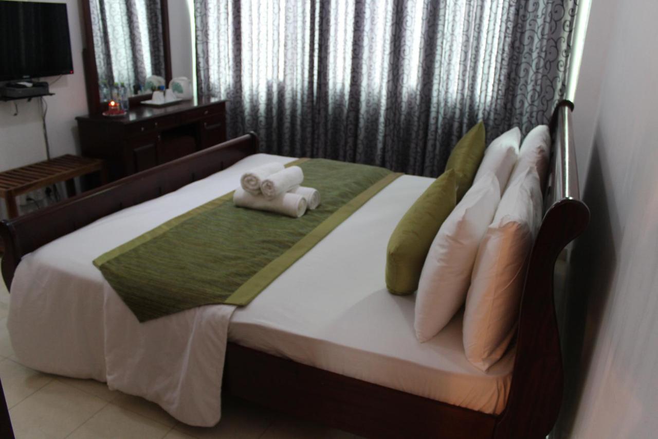 Hillcrest Villa Перадения Екстериор снимка